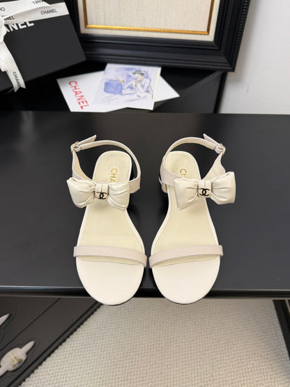 FLAT SANDALS IN WHITE CALFSKIN WITH BOW