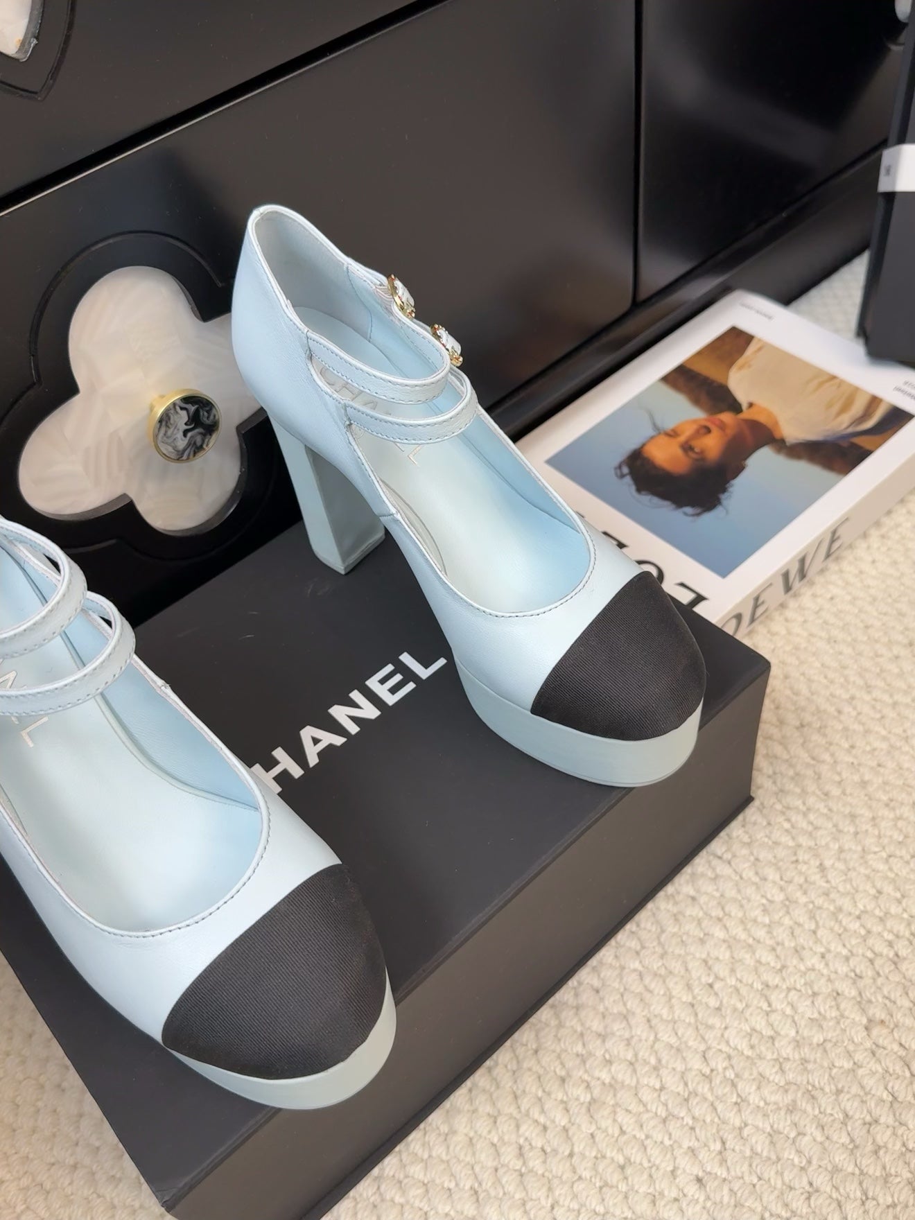 FLATFORM SANDAL IN LIGHT BLUE CALFSKIN AND BLACK FABRIC