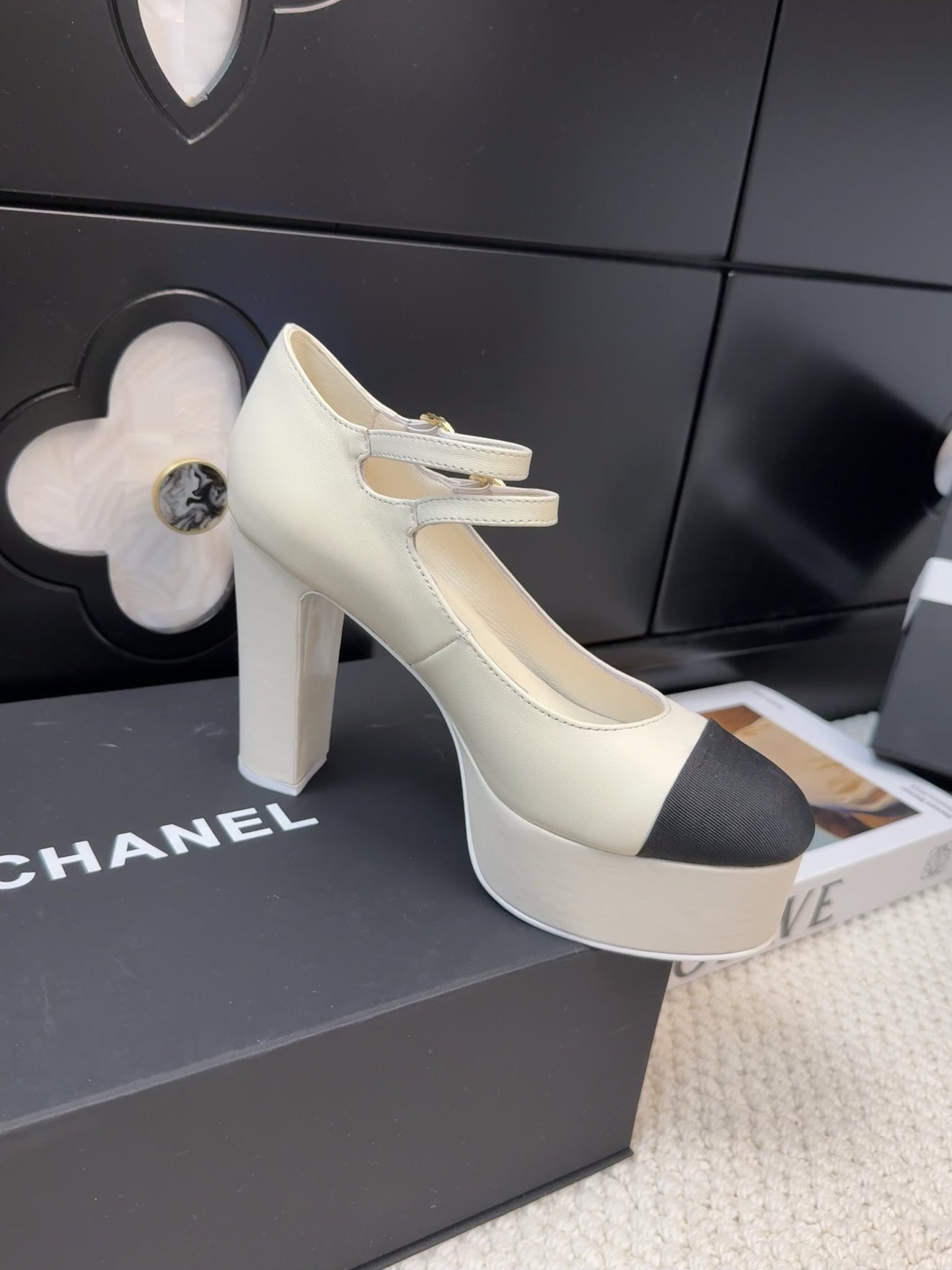 FLATFORM SANDAL IN PALE YELLOW CALFSKIN AND BLACK FABRIC