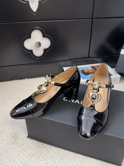 MARY JANE SHOES IN BLACK PATENT CALFSKIN 55 MM