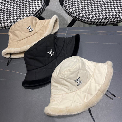 KNITTED BUCKET HAT IN BLACK COTTON AND LAMB FUR 420923