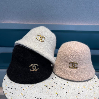 BUCKET HAT IN LIGHT PINK LAMB FUR 422034