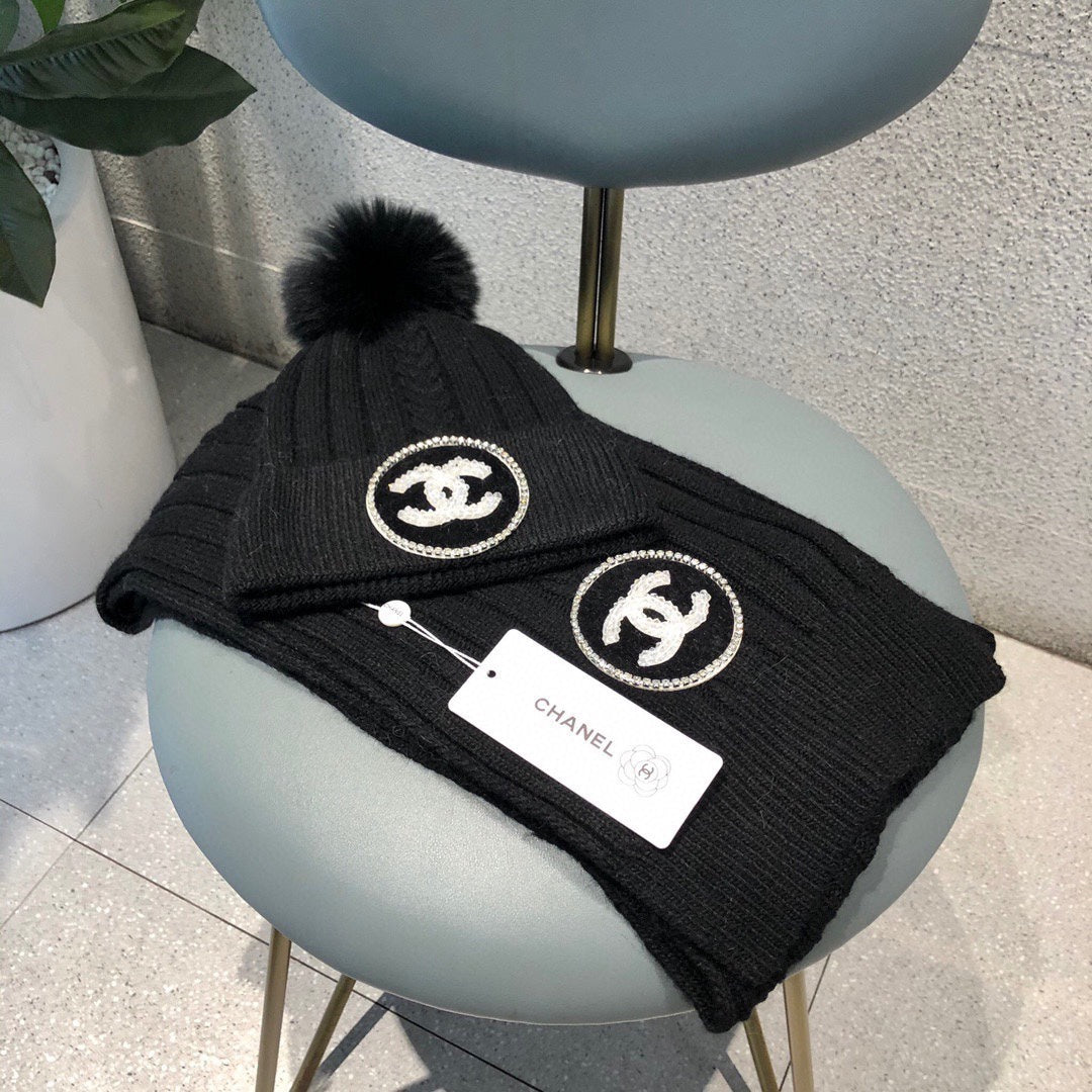 SET BEANIE HAT AND SCARF IN BLACK WOOL 424024