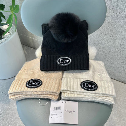 SET KNITTED SCARF AND HAT IN WHITE WOOL AND FOX FUR 434630