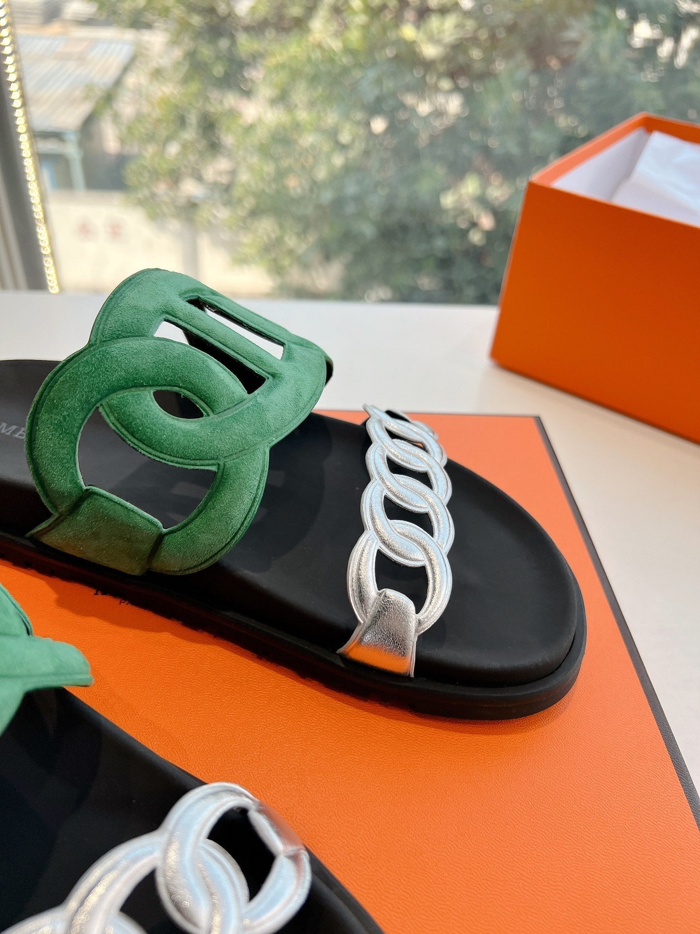 EXTRA SANDAL IN MEDIUM GREEN MIX SILVER CALFSKIN