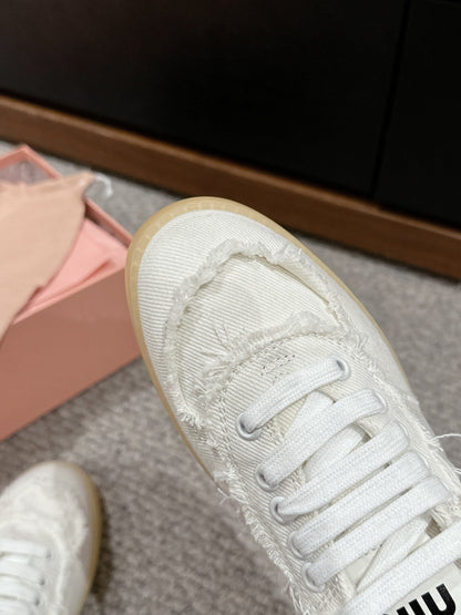 Dexun Sneaker White Canvas