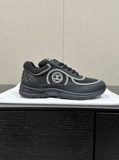 CLASSIC TRAINER IN BLACK FABRIC