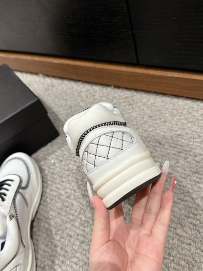 CLASSIC TRAINER IN WHITE MIX BLACK FABRIC