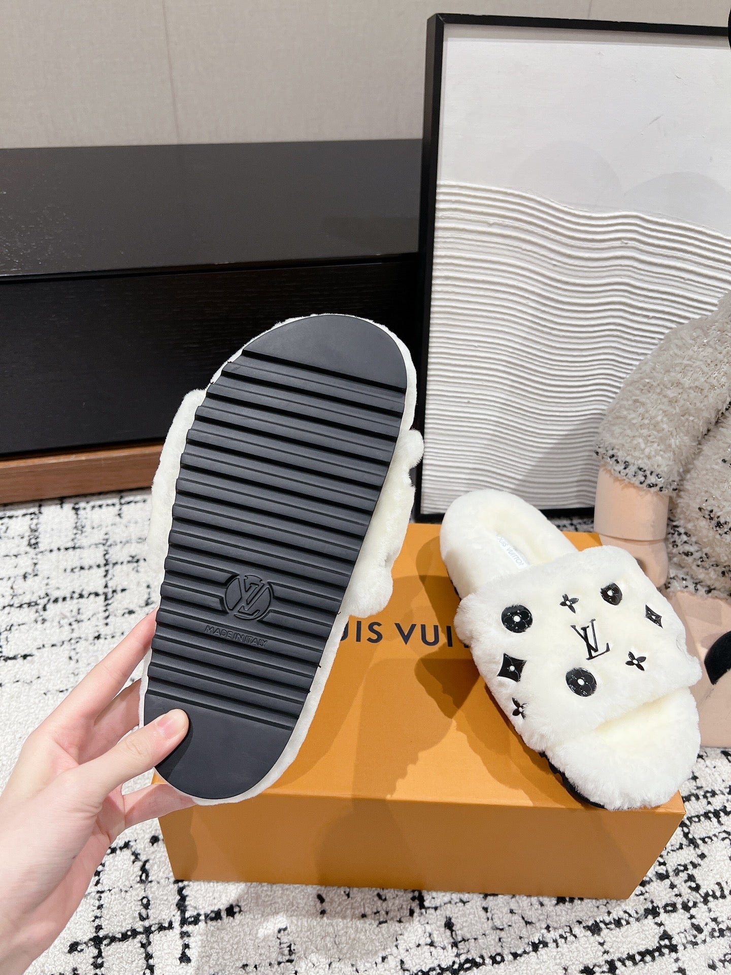 SLIPPER IN WHITE WOOL