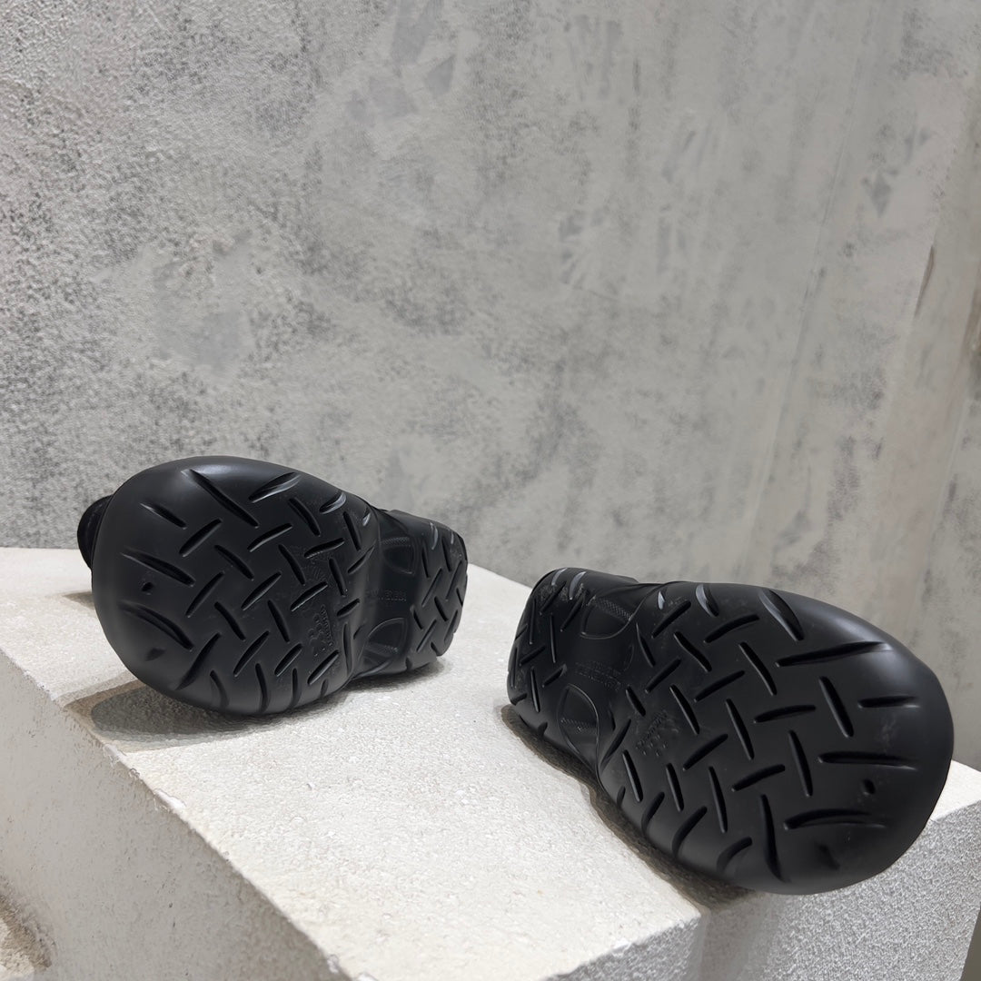 SNAP ANKLE BOOT IN BLACK SUEDE AND SHEARLING LINING