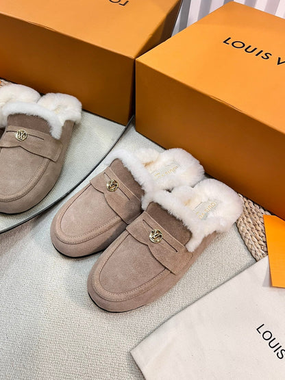 LV COSY FLAT COMFORT CLOG IN MEDIUM BROWN SUEDE AND SHEARLING LINING