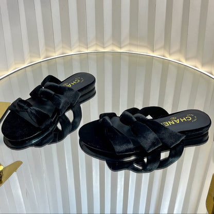 THREE STRAPS MULE IN BLACK VELVET