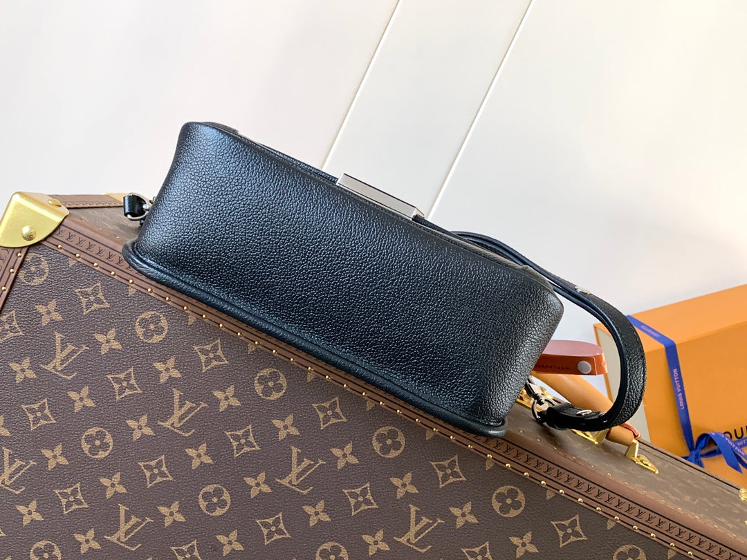 BUCI BAG 24 IN BLACK EPI GRAIN COWHIDE