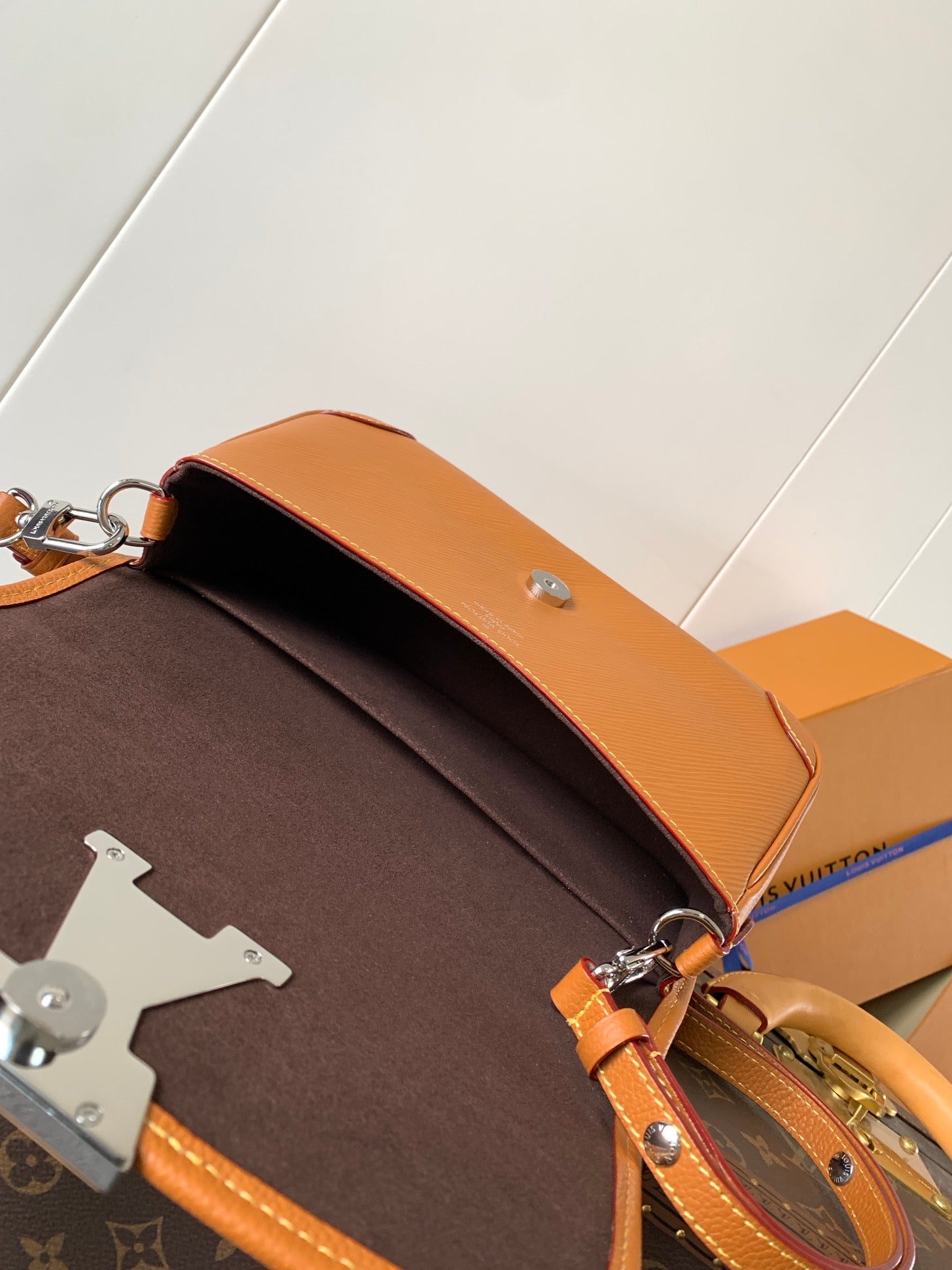 BUCI BAG 24 IN GOLD MIEL BROWN EPI GRAIN COWHIDE