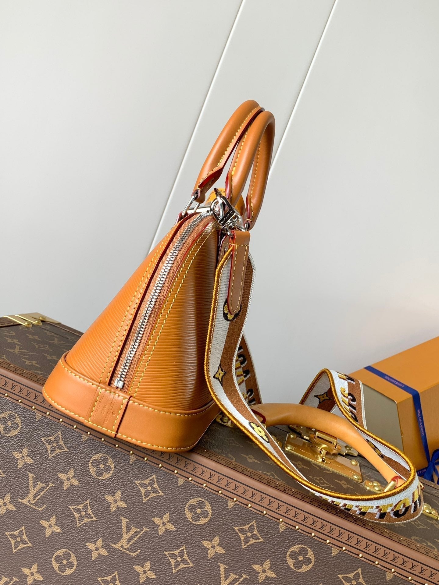ALMA BB BAG 23 IN BRONZE BROWN GRAIN EPI COWHIDE