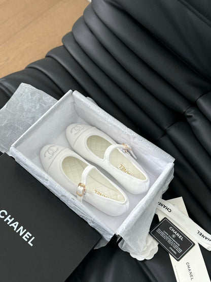MARY JANE SHOES IN WHITE LAMBSKIN