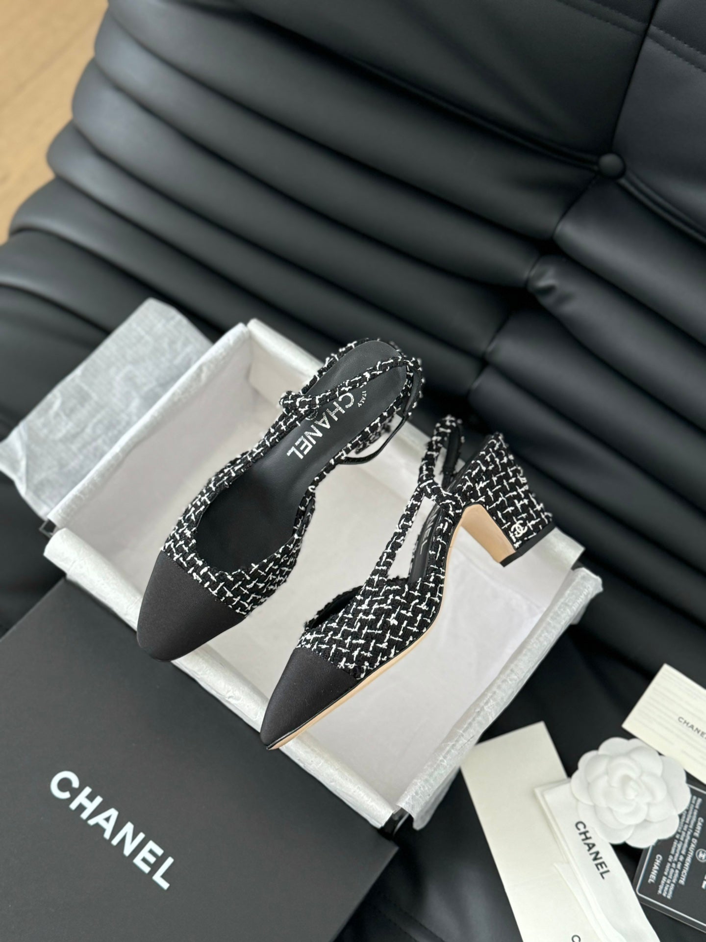HIGH SLINGBACK IN BLACK MIX WHITE TWEED AND LAMBSKIN