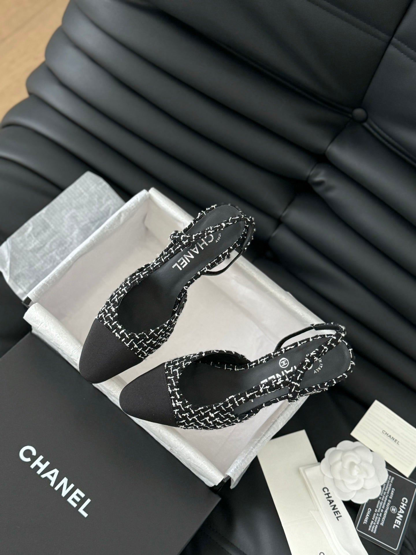 HIGH SLINGBACK IN BLACK MIX WHITE TWEED AND LAMBSKIN