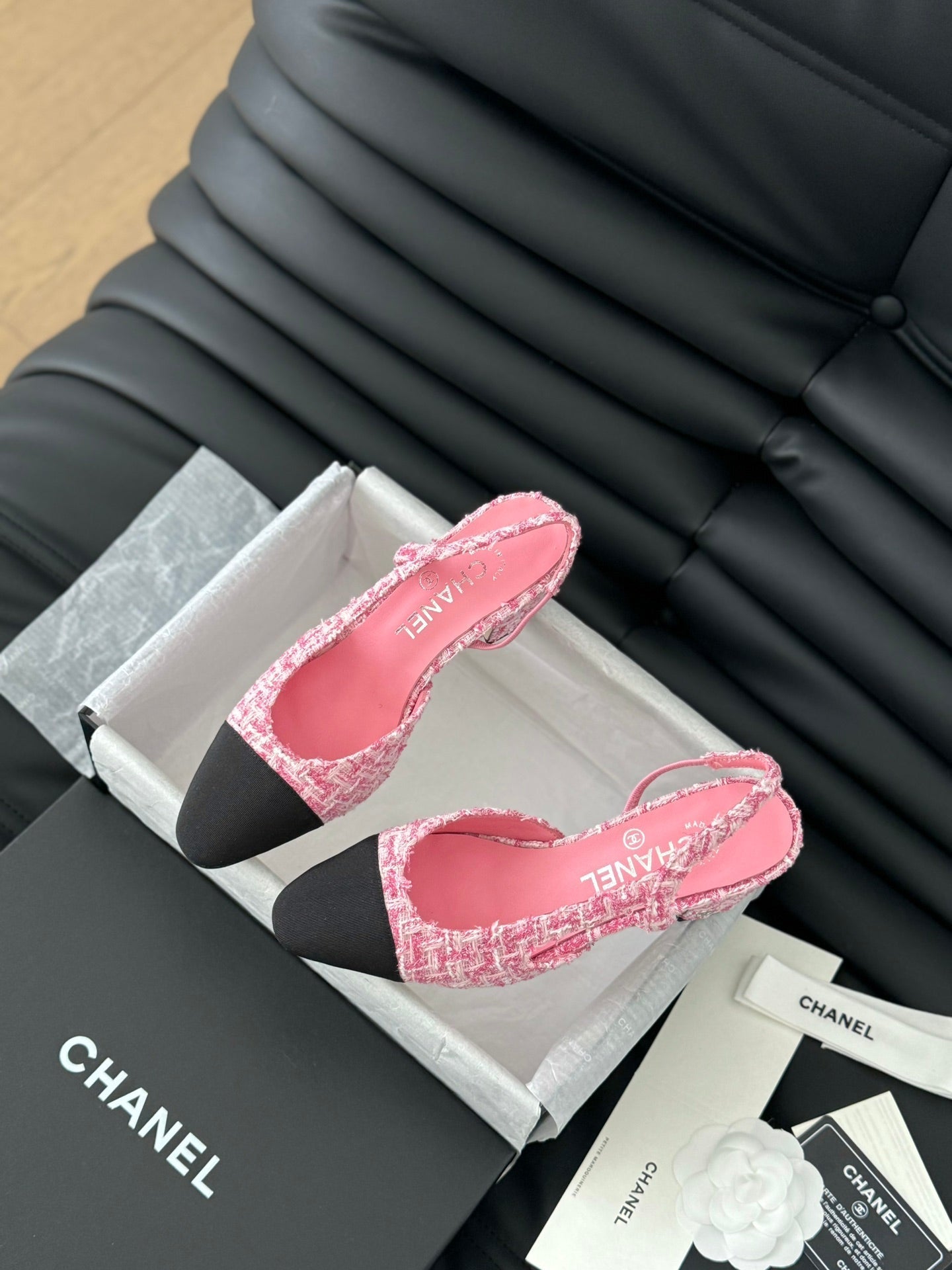 HIGH SLINGBACK IN LIGHT PINK TWEED AND BLACK LAMBSKIN
