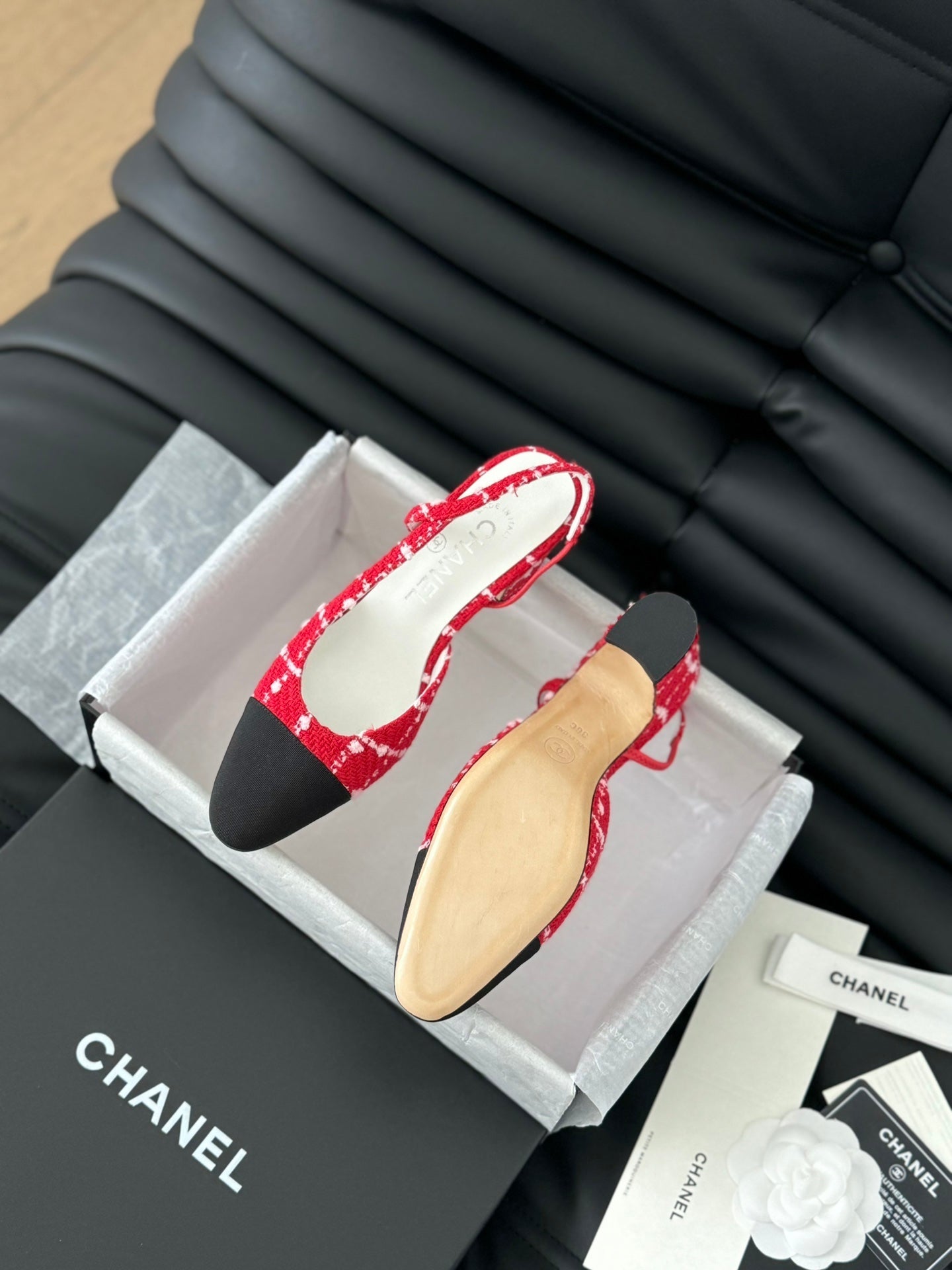 HIGH SLINGBACK IN CHERRY RED TWEED AND BLACK LAMBSKIN