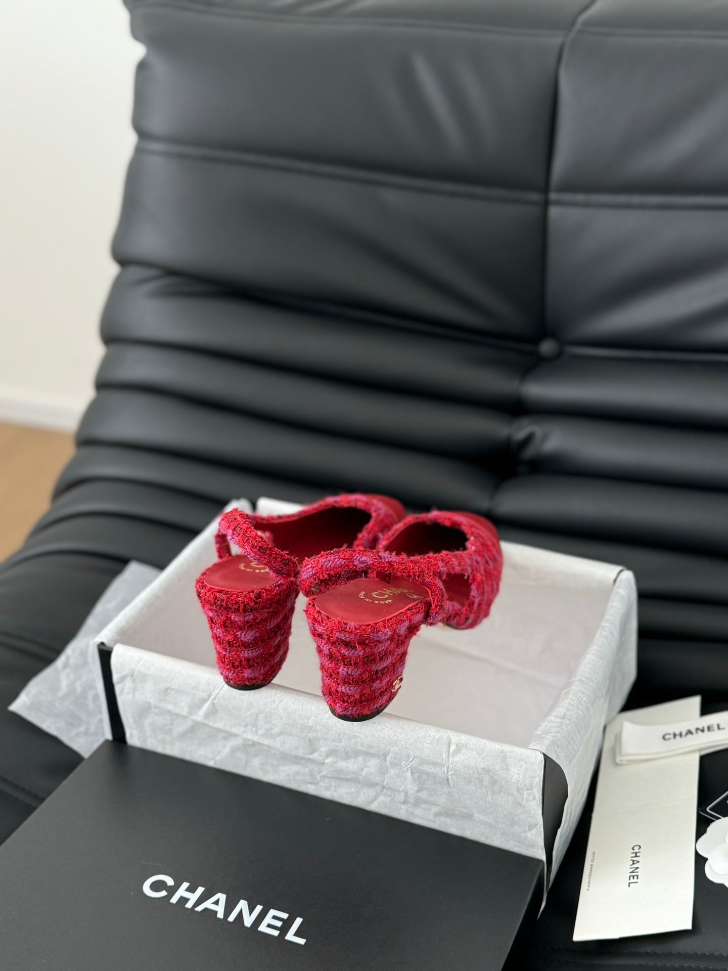 HIGH SLINGBACK IN RUBY RED TWEED AND LAMBSKIN