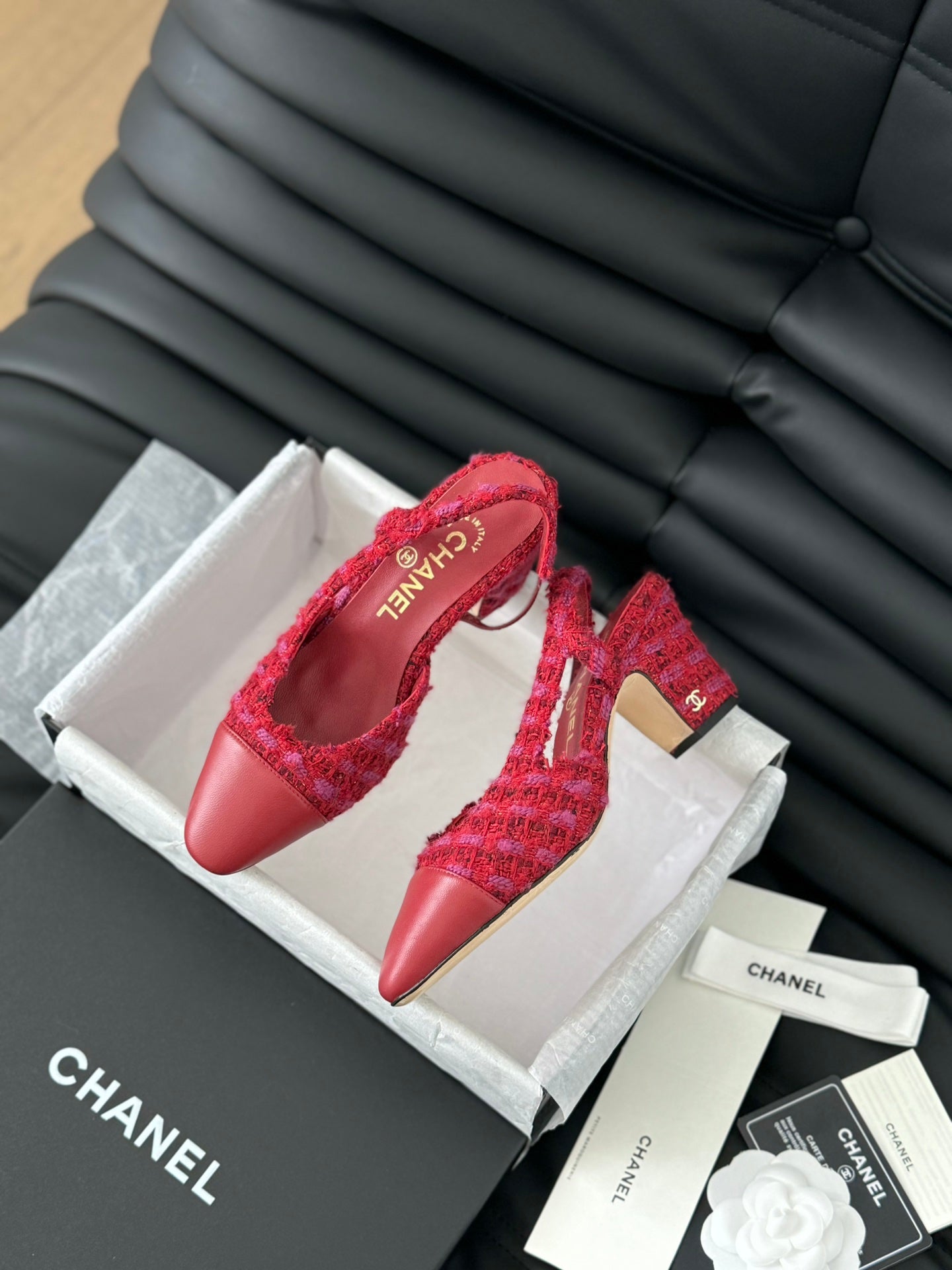 HIGH SLINGBACK IN RUBY RED TWEED AND LAMBSKIN