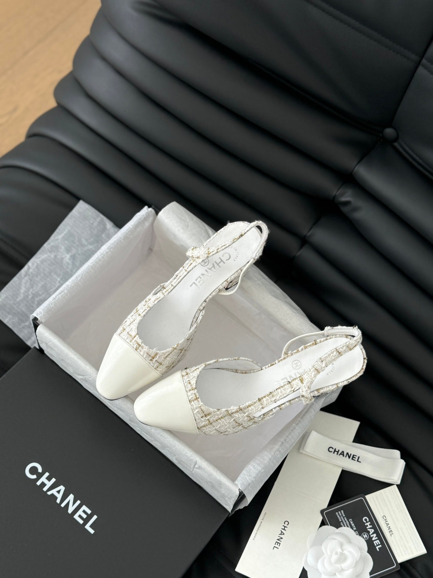HIGH SLINGBACK IN WHITE TWEED AND LAMBSKIN