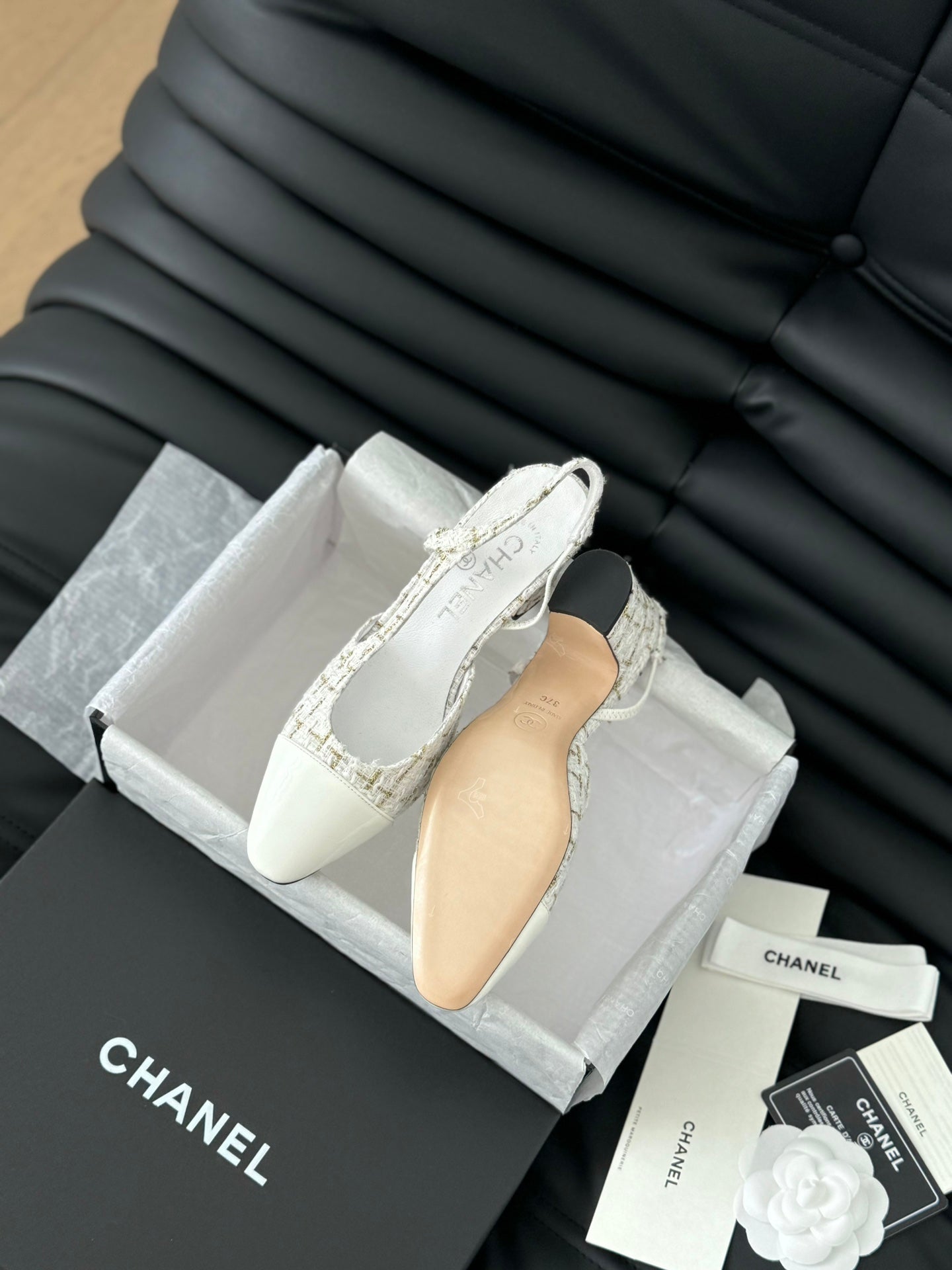 HIGH SLINGBACK IN WHITE TWEED AND LAMBSKIN