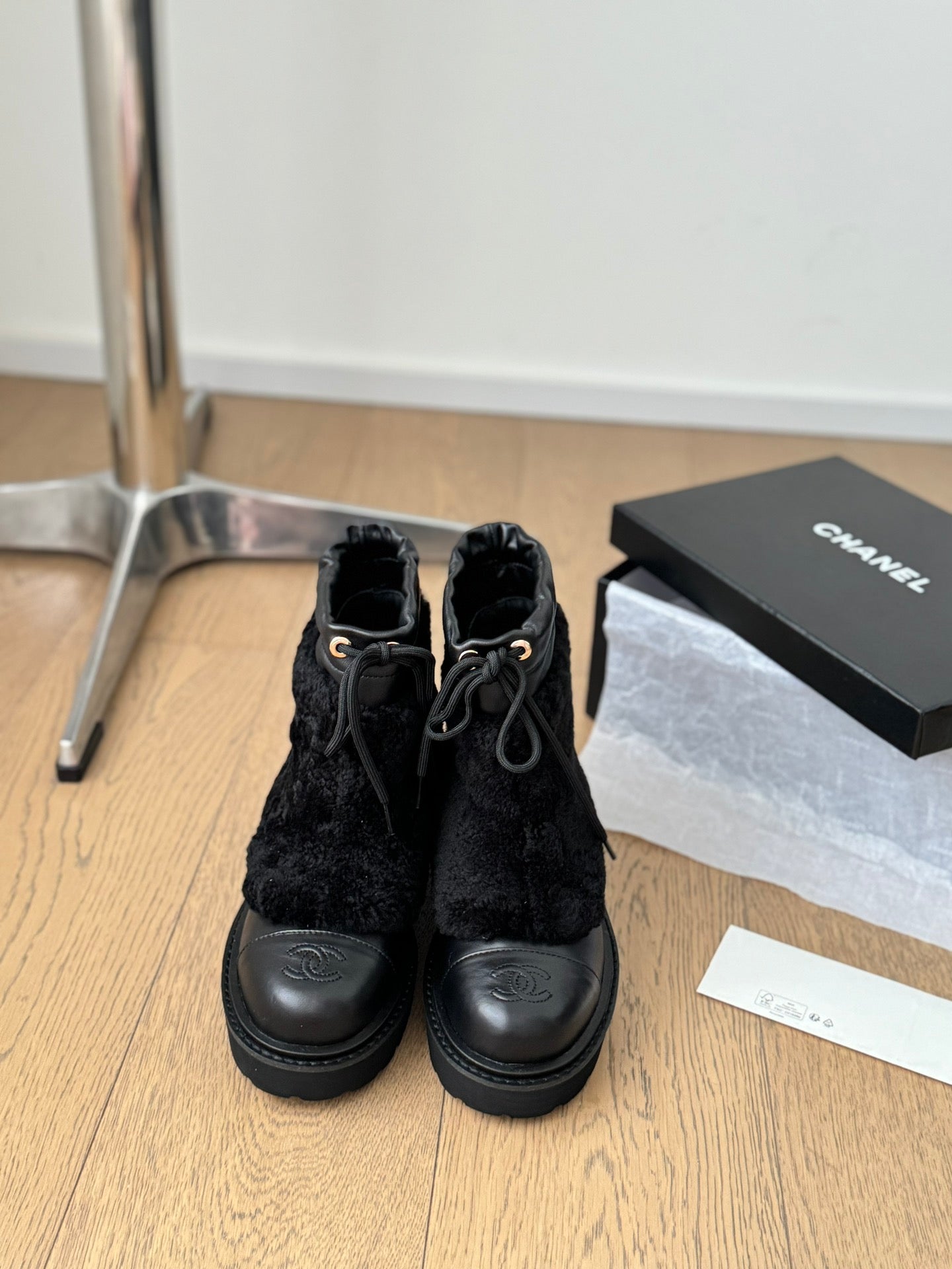 CC CHUNKY BOOTS IN BLACK SMOOTH FLEECE AND CALFSKIN