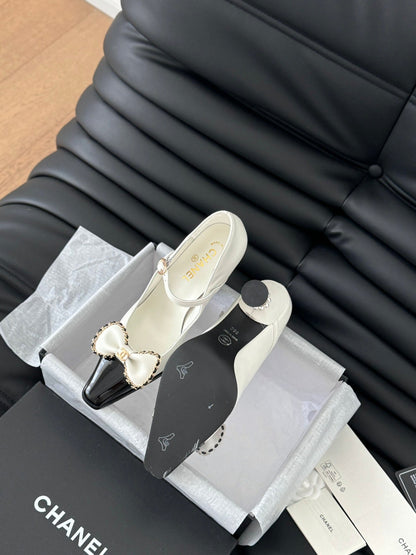 CC POINTED TOE HIGH HEELS IN WHITE MIX BLACK LAMBSKIN GOLD HARDWARE