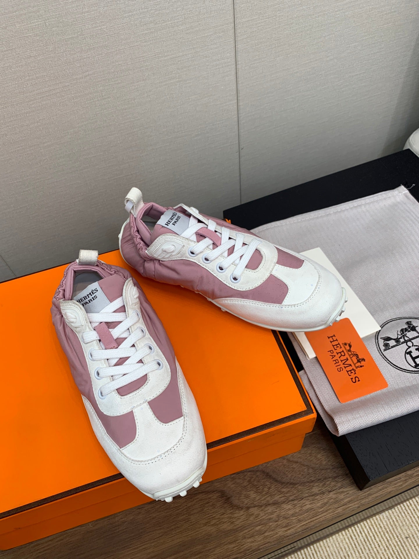 SKATEBOARD SHOES LIGHT GRAY MIX DARK PINK CALFSKIN