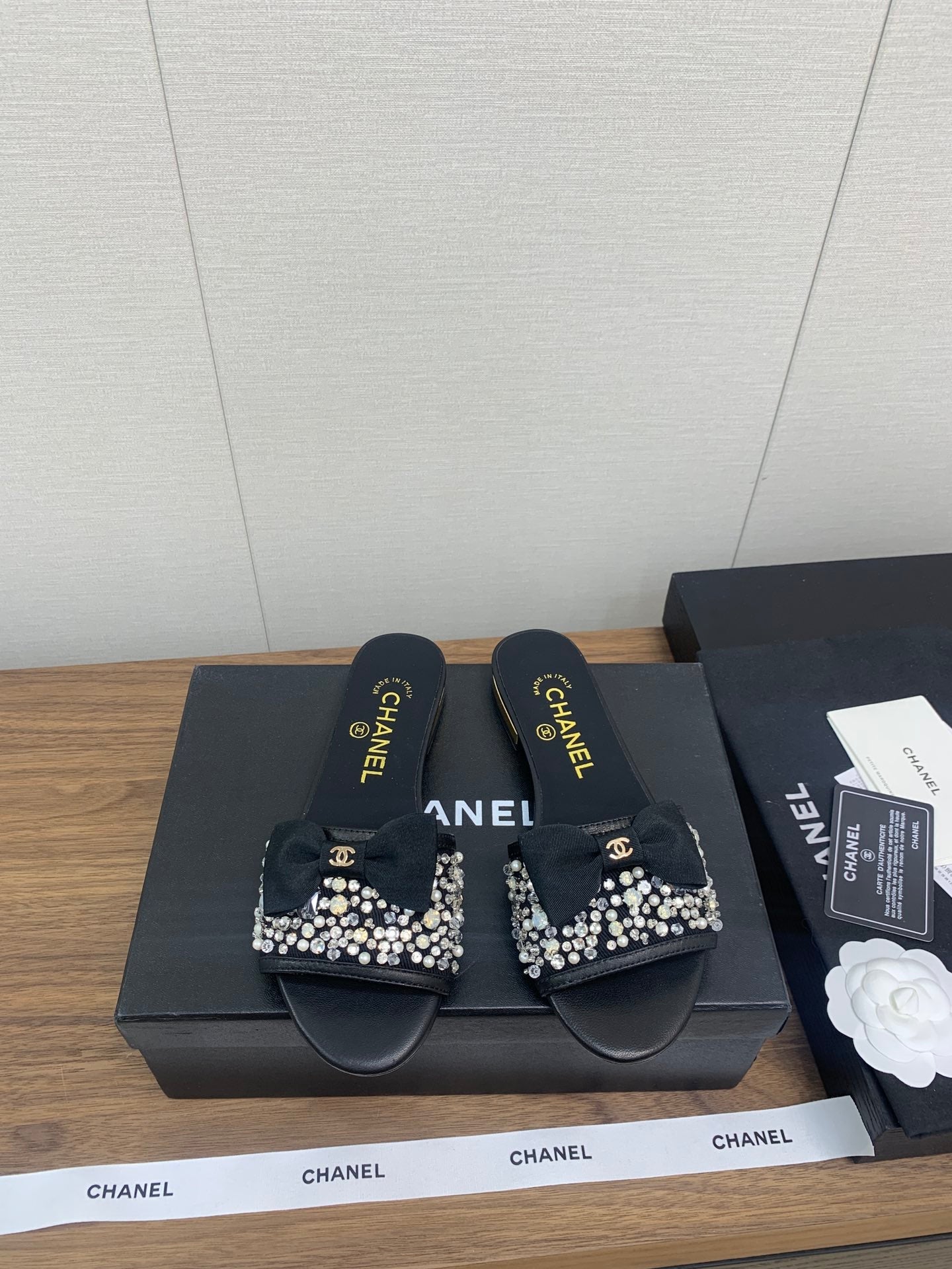 BOW SLIPPERS IN BLACK LAMBSKIN WITH RHINESTONES