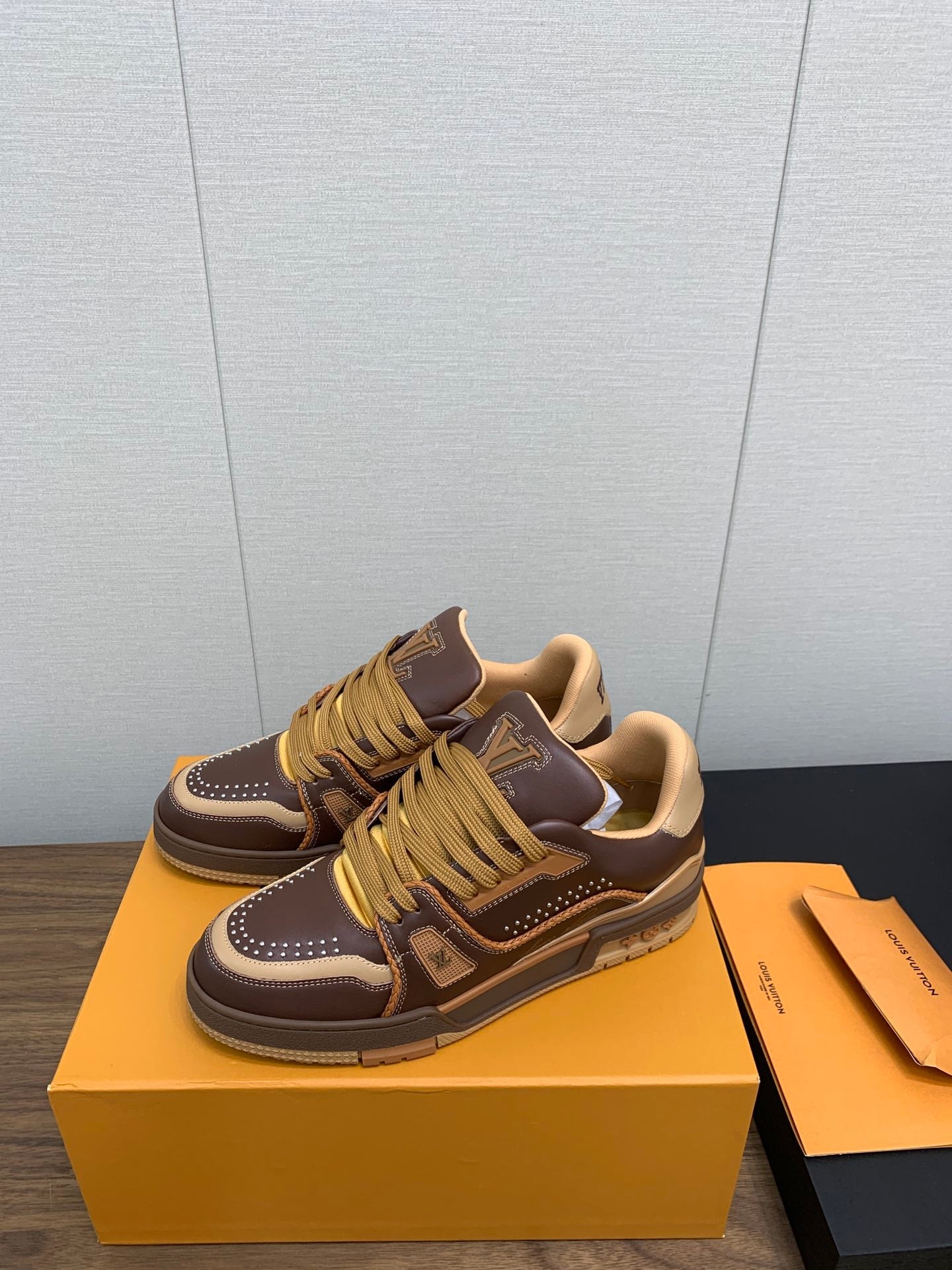 LV WOMEN'S TRAINER IN MARRON CALFSKIN
