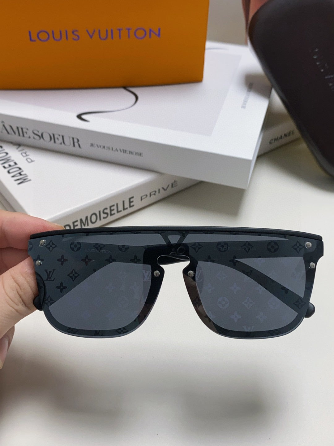 WAIMEA SUNGLASSES 581362 IN BLACK ACETATE MONOGRAM ON LENS