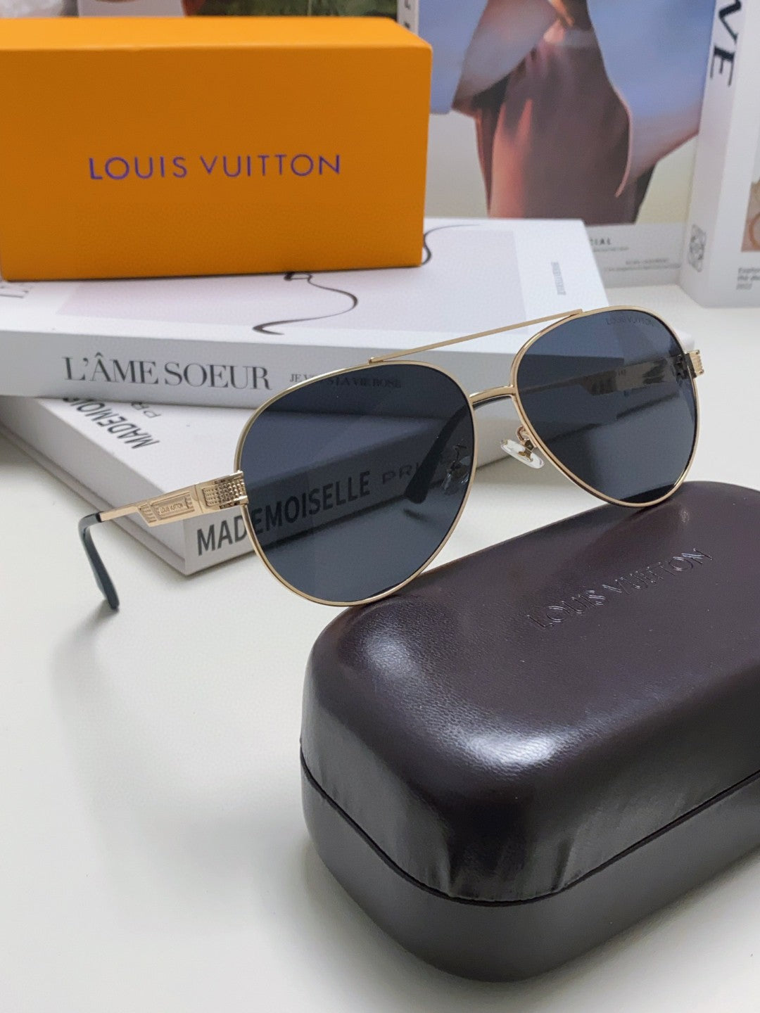 PILOT SUNGLASS 581364 IN GOLD METAL BLACK LENSES