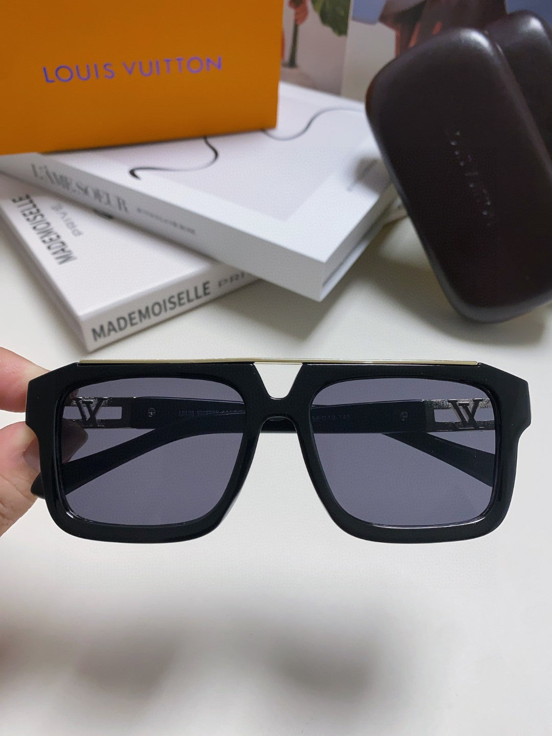 MASCOT PILOT SQUARE SUNGLASS 581378 IN BLACK ACETATE GOLD METAL