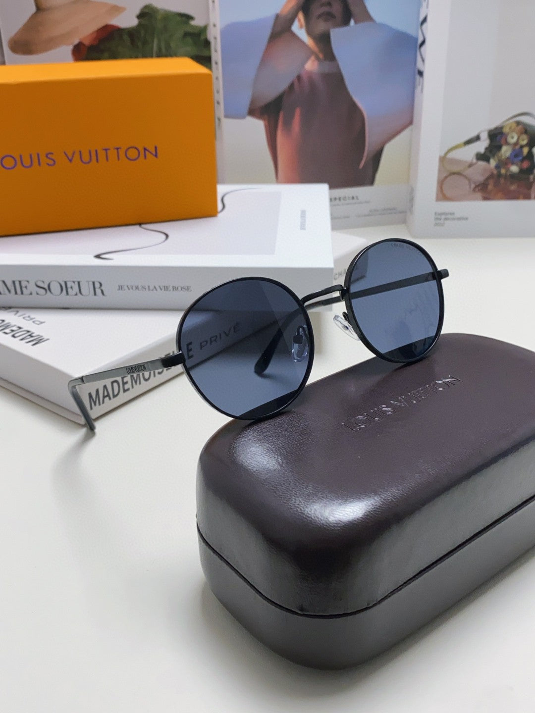 SIGNATURE ROUND SUNGLASS 581383 IN BLACK METAL