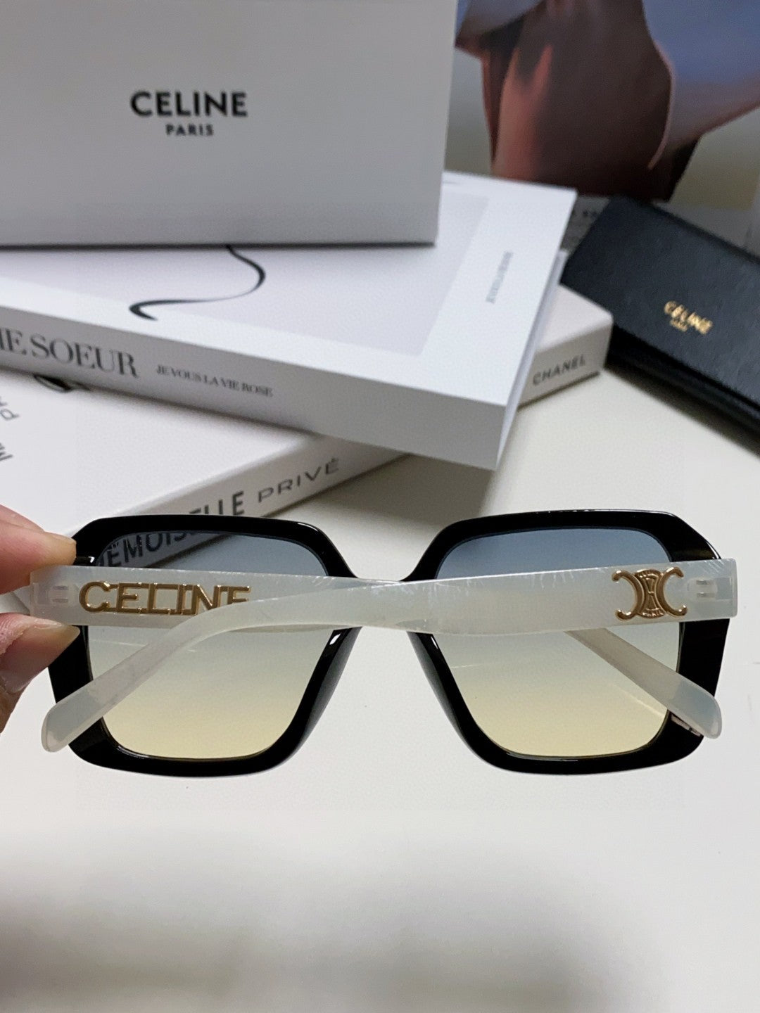 TRIOMPHE SUNGLASSES 548593 IN BLACK AND WHITE ACETATE