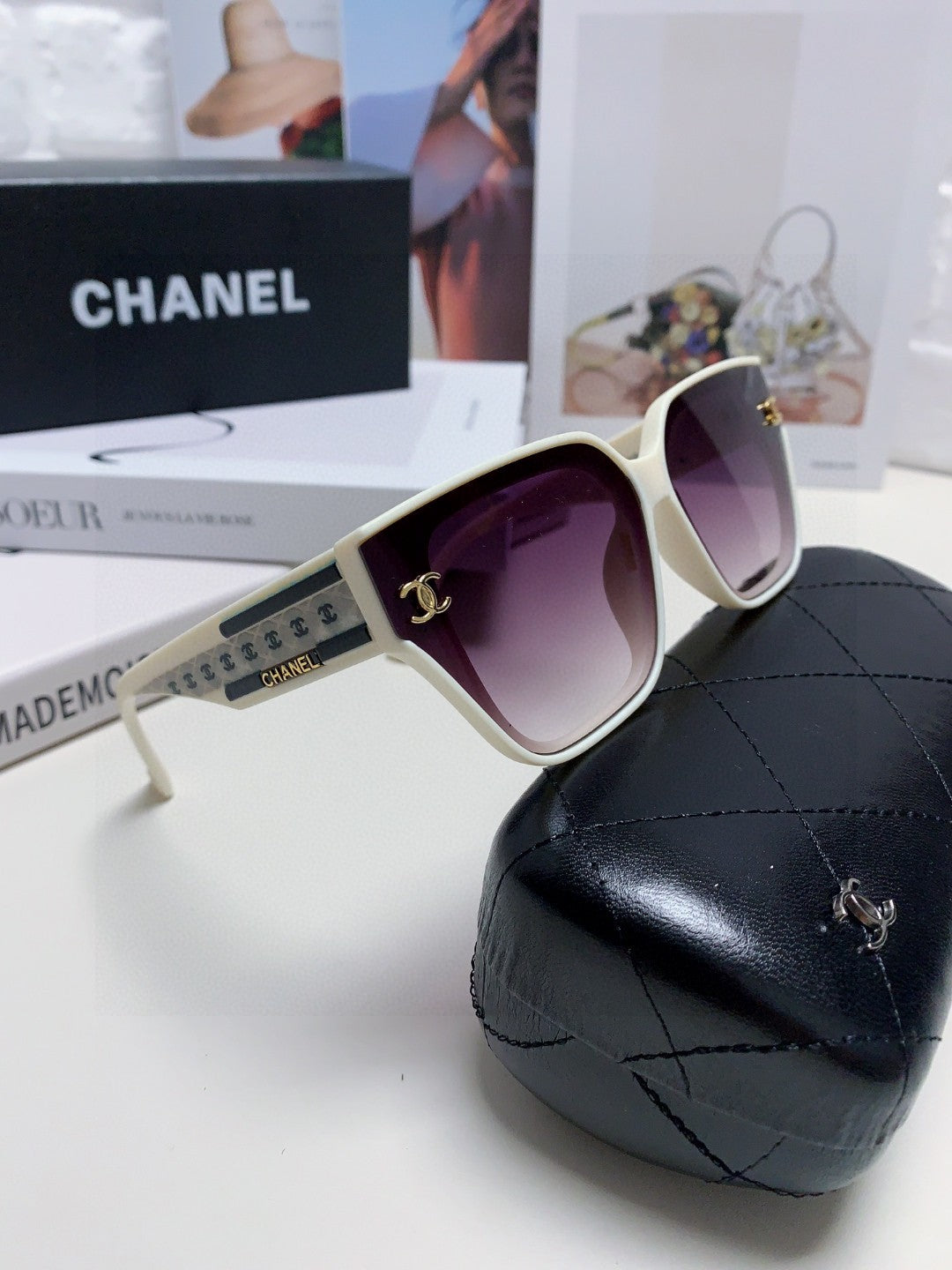 SQUARE SUNGLASSES 632696 IN WHITE ACETATE