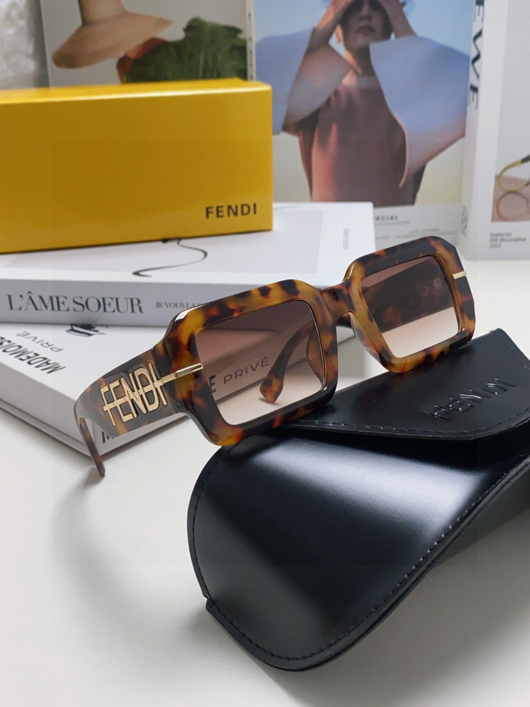 EMBOSSED LOGO DIAGONAL RECTANGULAR SUNGLASSES 563312 IN ACETATE