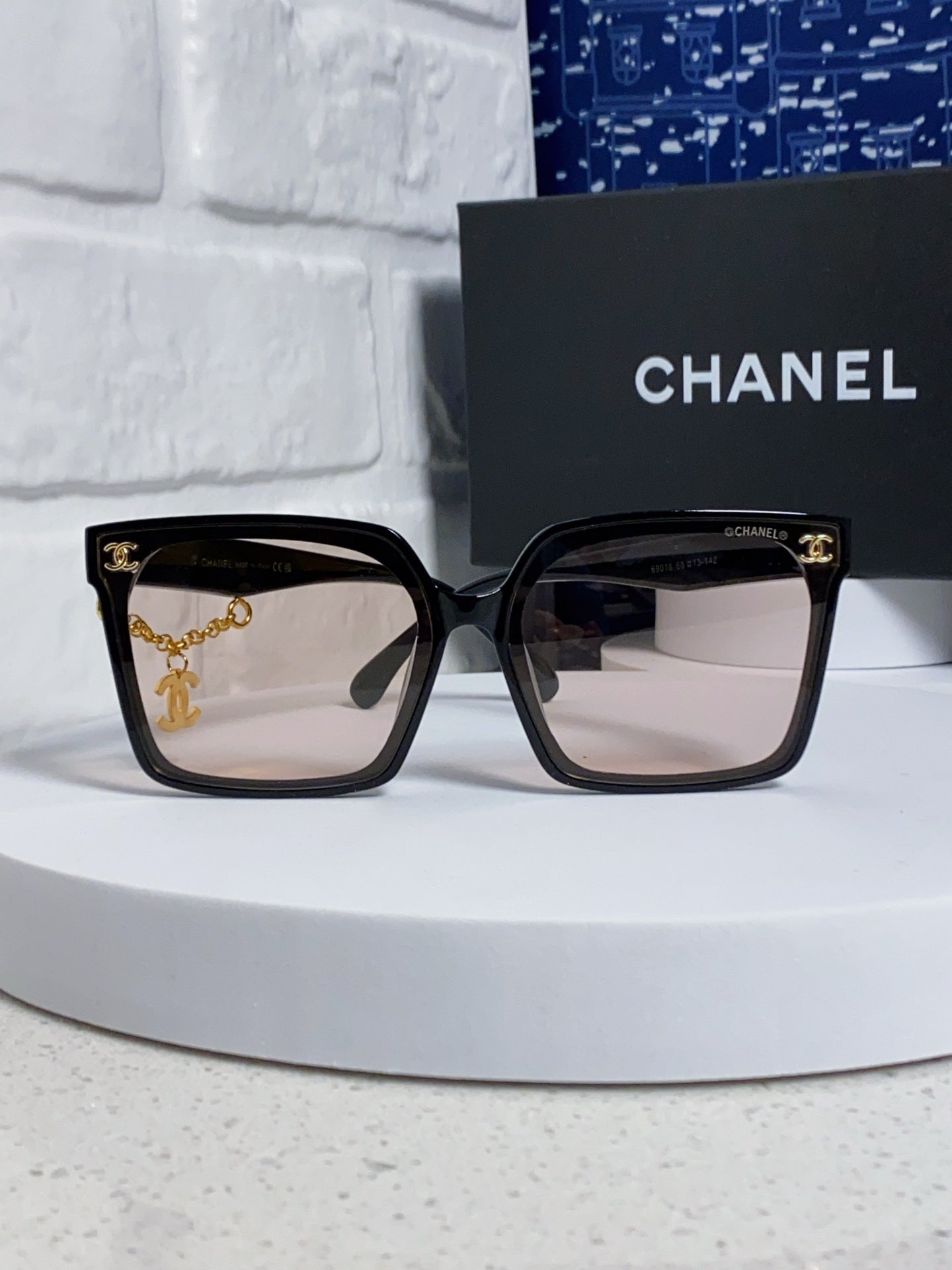 SQUARE SUNGLASSES 641807 IN BLACK ACETATE LIGHT BROWN LENSES