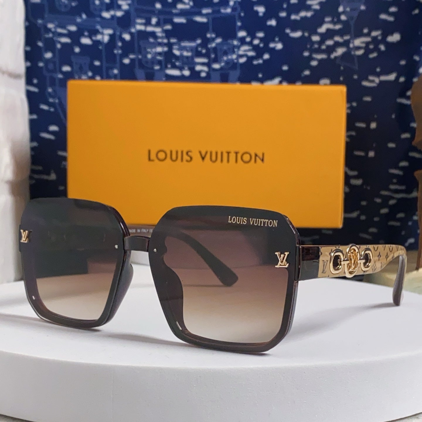 SQUARE SUNGLASSES 573319 IN BEIGE ACETATE BROWN SMOKE LENS