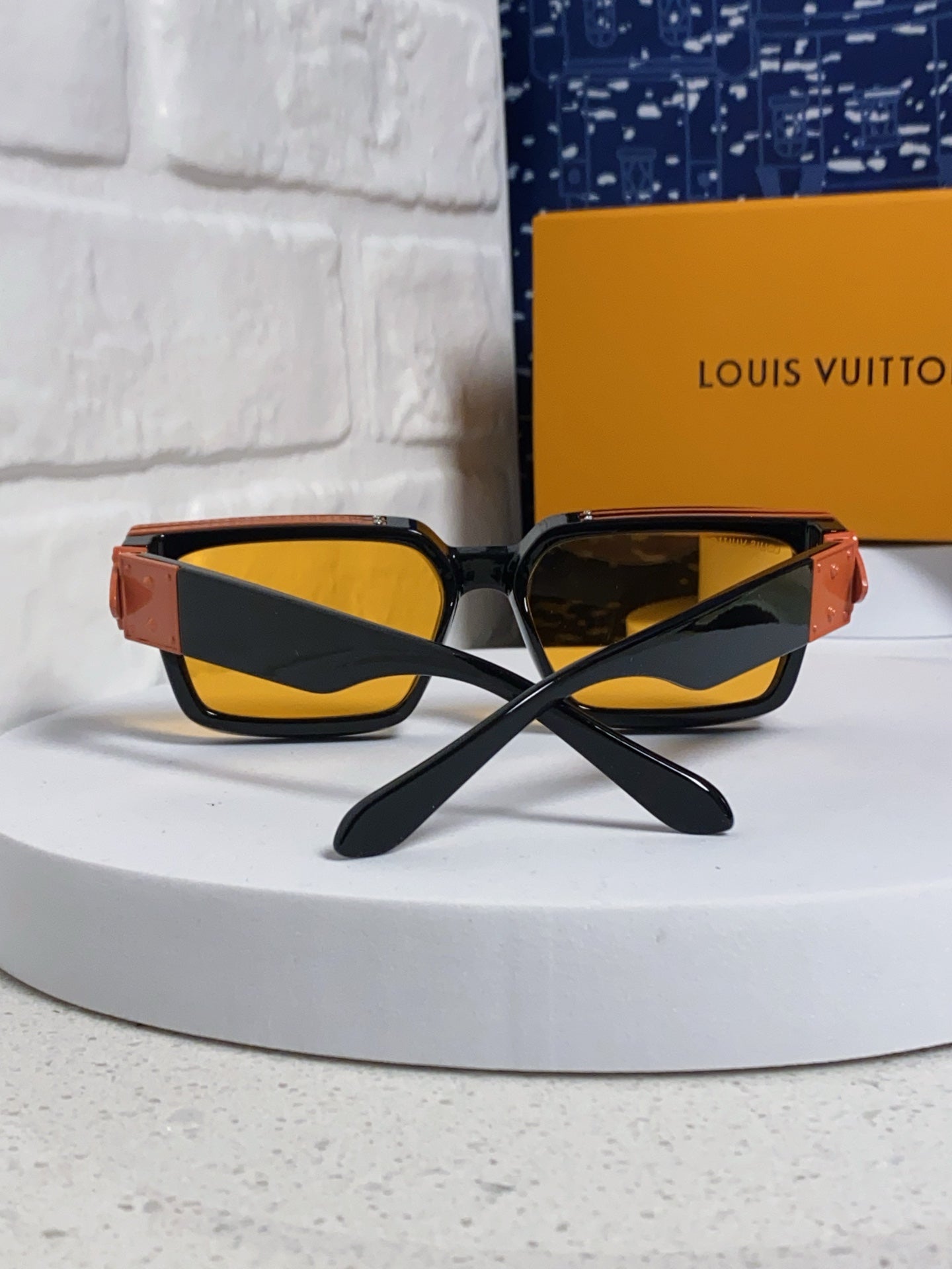 RECTANGLE SUNGLASSES 575848 IN BLACK ACETATE ORANGE METAL YELLOW LENS