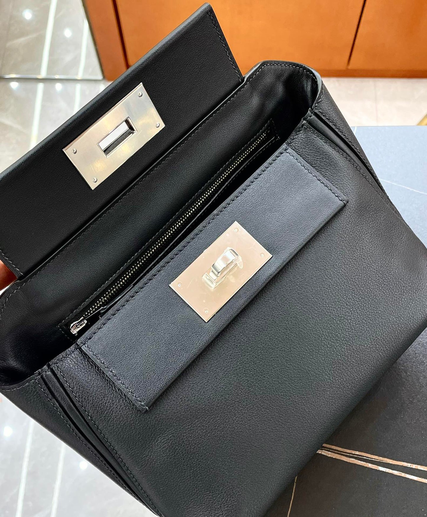 MINI 24/24 21CM IN BLACK EVERCOLOR CALFSKIN SILVER KELLY BUCKLE