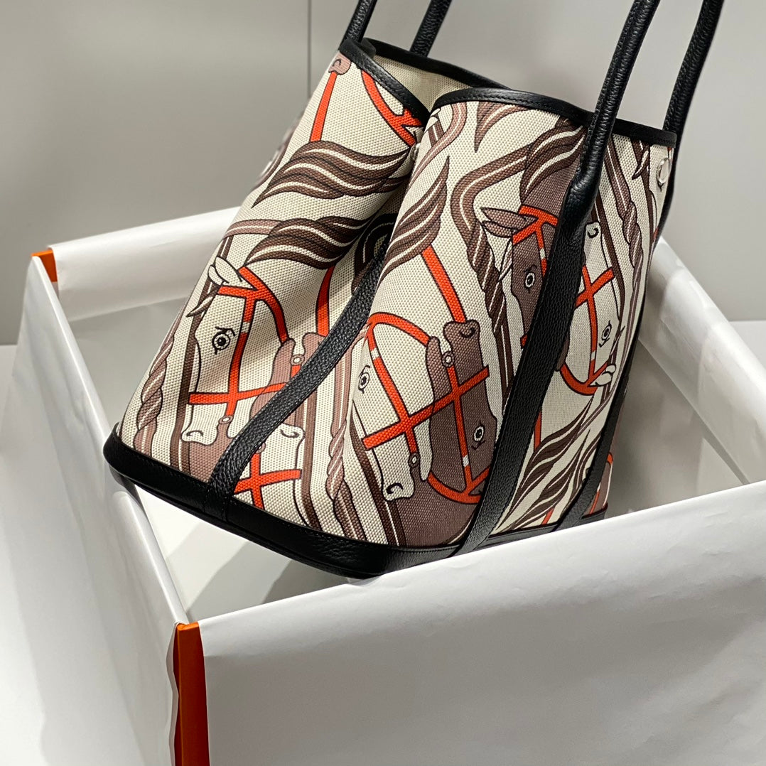 GARDEN PARTY 36 IN BEIGE ORANGE AND BROWN TOILE H CANVAS BLACK CALFSKIN HORSE TOTEM PRINT
