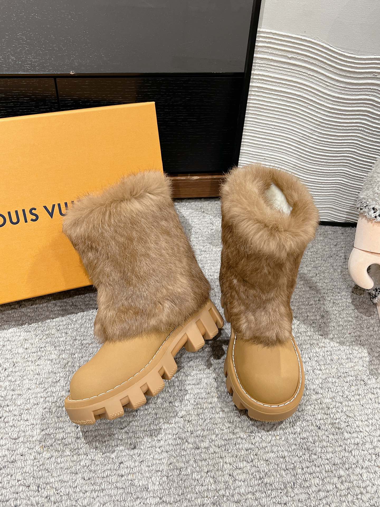 ANKLE BOOTS IN PEANUT BROWN CALFSKIN WITH MINK FUR