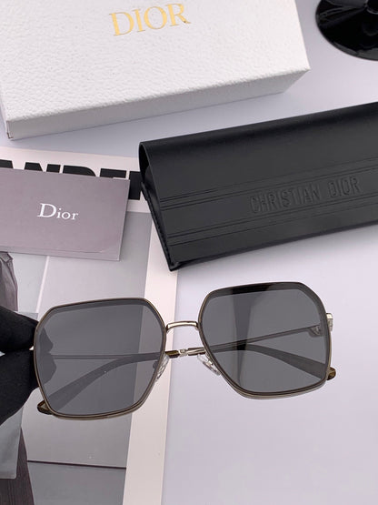 MONTAIGNE SUNGLASS D7635 IN METAL