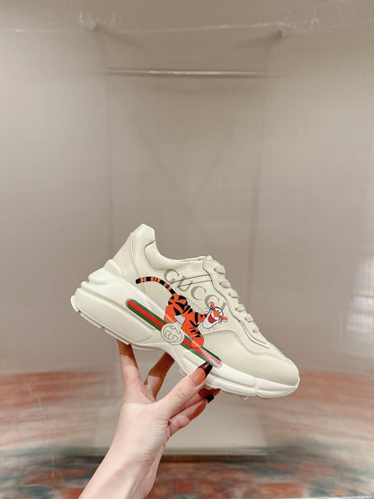 GG RHYTON LOGO TRAINER WHITE CALFSKIN WITH TIGER MOTIF