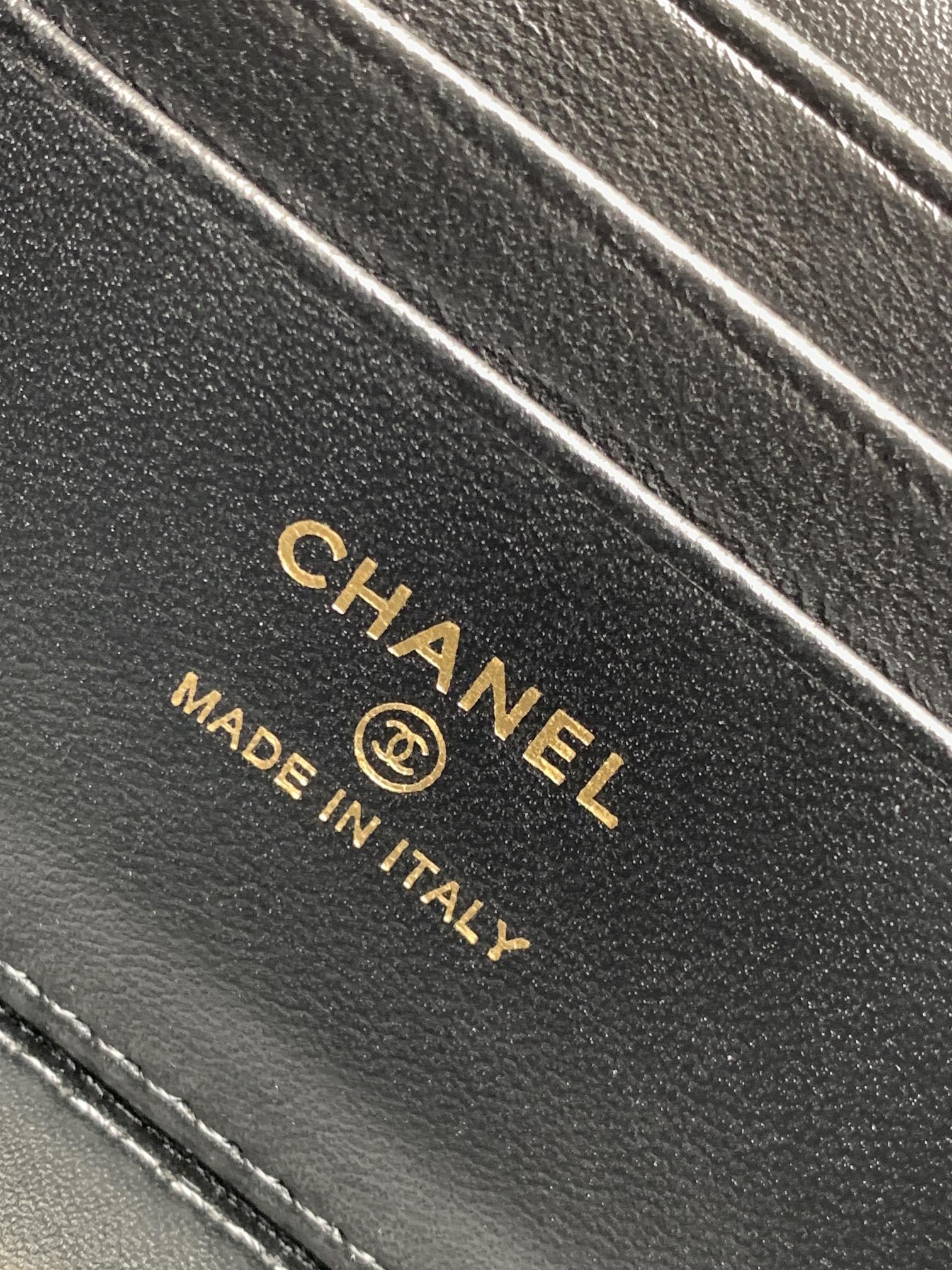 CC 17 CLUTCH WITH STRAP IN BLACK CALFSKIN