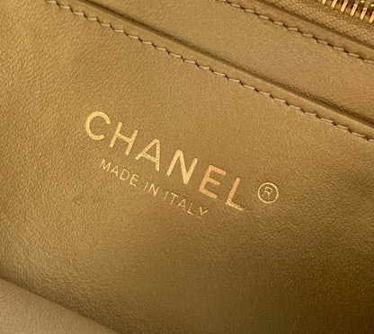 CC WAIST 24 BAG IN BLACK CALFSKIN WITH PEARL CHAIN AND GOLD HARDWARE